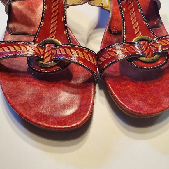 Spring Step Sandals - Picture 2 of 5